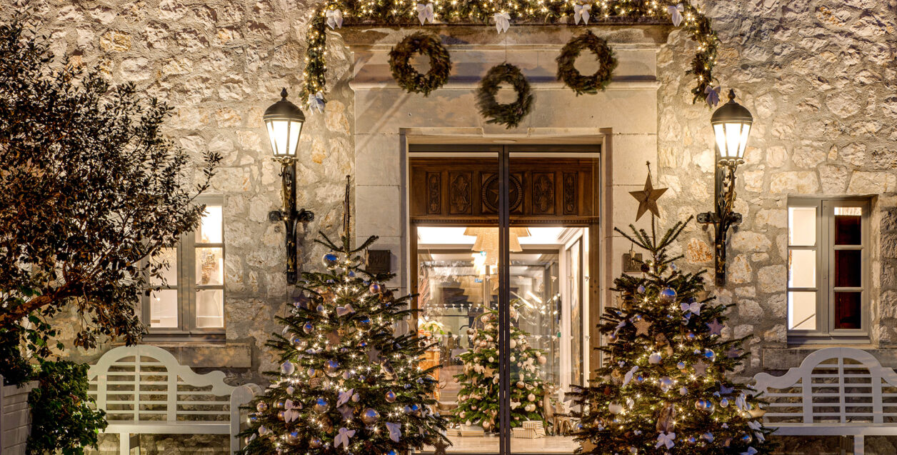 Facade entrée du domaine nuit (1)